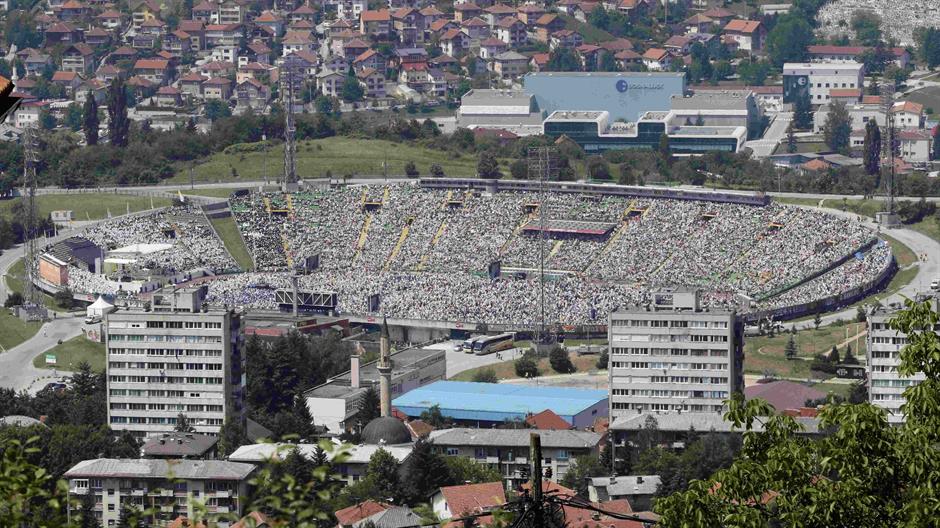 2015-06-06T131610Z_979247525_LR1EB6610UNLY_RTRMADP_3_BOSNIA-POPE