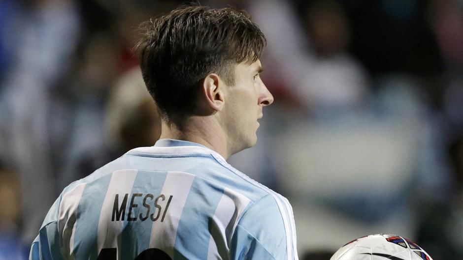 2015-06-20T225241Z_325822077_TB3EB6K1RJIVM_RTRMADP_3_SOCCER-COPA-M16