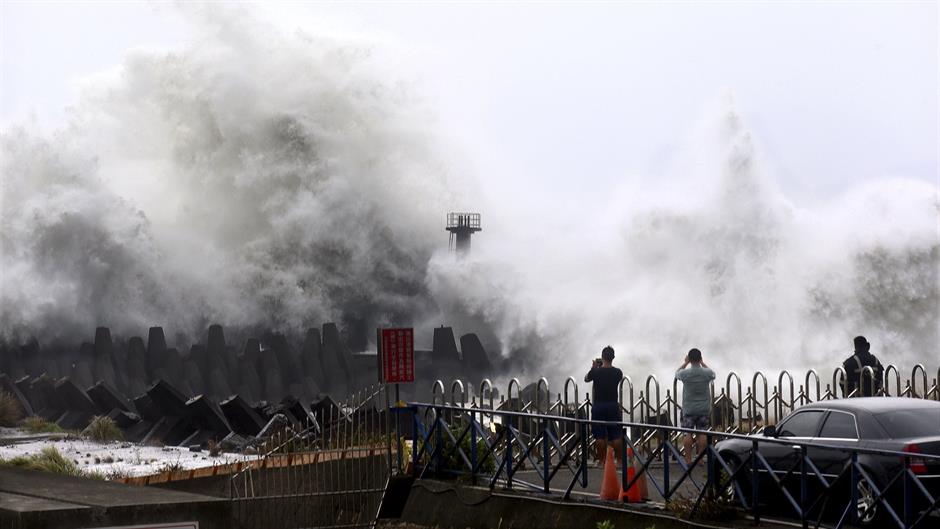 2015-08-07T121141Z_579858645_GF20000016696_RTRMADP_3_TAIWAN-TYPHOON