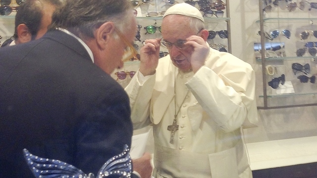 2015-09-03T204045Z_1722240842_GF10000192227_RTRMADP_2_ITALY-POPE