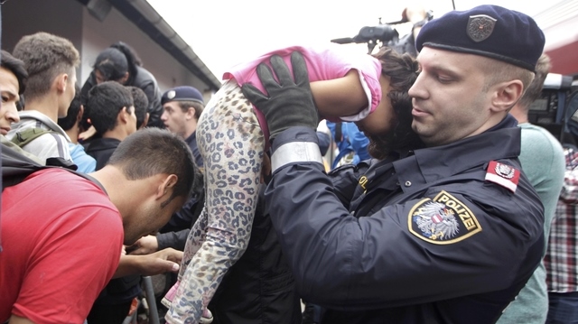 2015-09-05T120936Z_1827045446_LR2EB950XRP3X_RTRMADP_2_EUROPE-MIGRANTS-HUNGARY