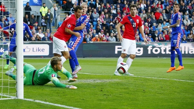 2015-09-06T172054Z_1007432043_GF10000195558_RTRMADP_2_SOCCER-EURO