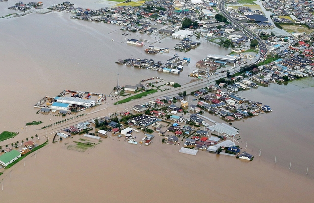 2015-09-11T040615Z_1370880850_GF10000201200_RTRMADP_2_WEATHER-JAPAN-FLOODS
