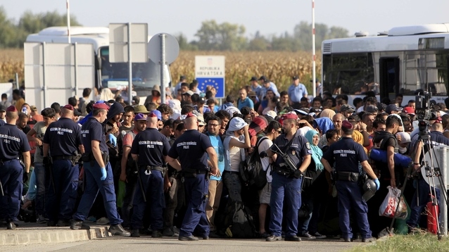 2015-09-18T145819Z_1365042913_LR2EB9I15KXZ9_RTRMADP_2_EUROPE-MIGRANTS-HUNGARY