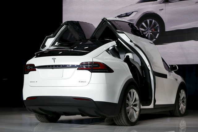 2015-09-30T055902Z_1980197998_GF10000227237_RTRMADP_2_TESLA-MOTORS-SUV