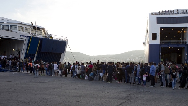 2015-10-05T192318Z_670071675_GF10000233340_RTRMADP_2_EUROPE-MIGRANTS-GREECE