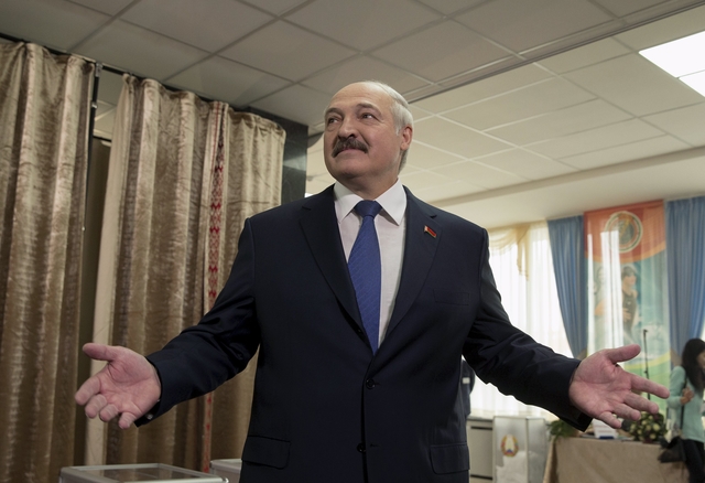 2015-10-11T103932Z_2044776903_GF10000240908_RTRMADP_2_BELARUS-ELECTION