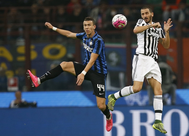 2015-10-18T202741Z_620434063_GF10000250089_RTRMADP_2_SOCCER-ITALY