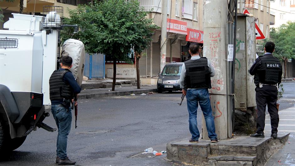 2015-10-26T113230Z_670359623_GF20000033609_RTRMADP_3_MIDEAST-CRISIS-TURKEY