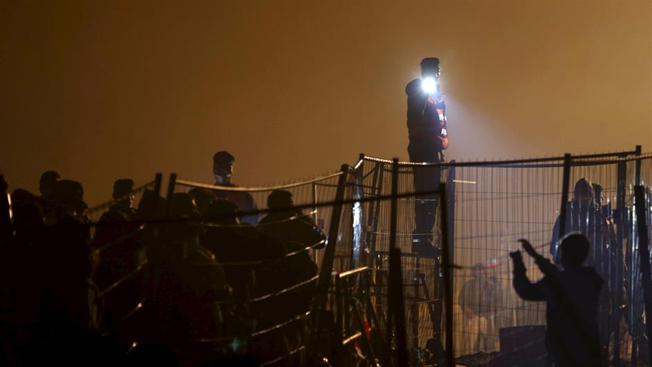 2015-10-27T193751Z_1761599812_GF20000035445_RTRMADP_3_EUROPE-MIGRANTS-SLOVENIA