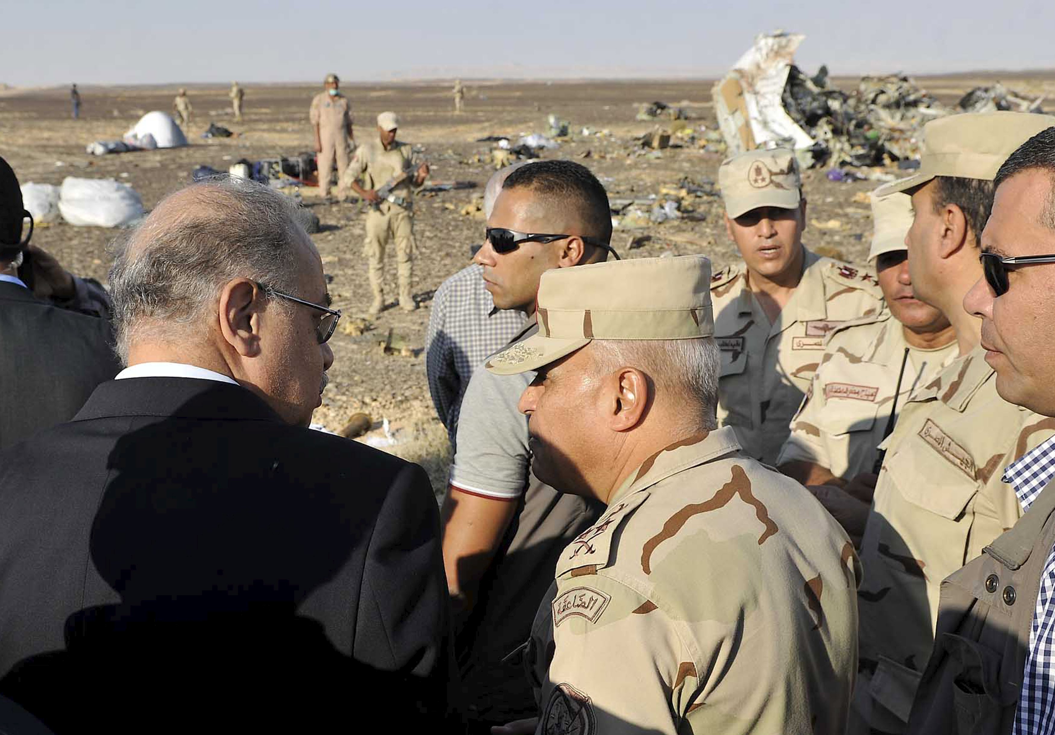 2015-10-31T180942Z_575084662_GF20000040652_RTRMADP_3_EGYPT-CRASH