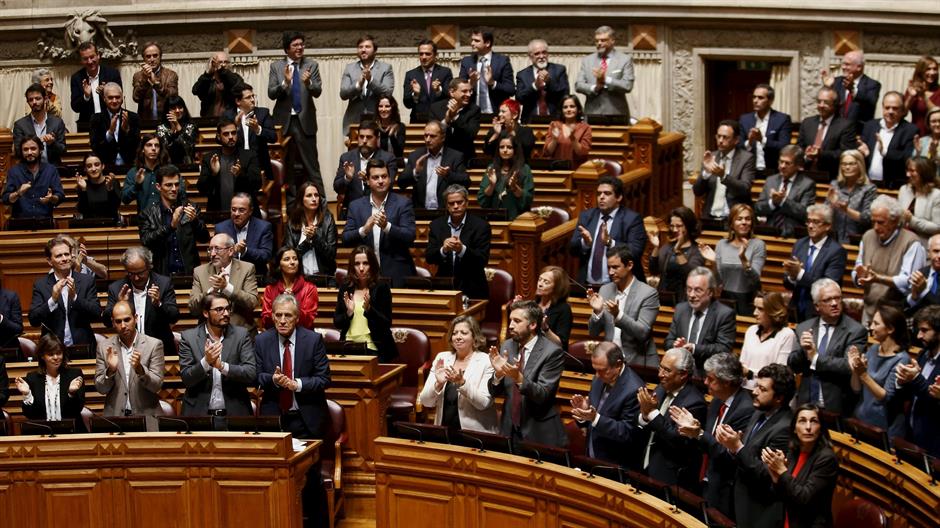 2015-11-10T193129Z_167794474_GF20000053794_RTRMADP_3_PORTUGAL-GOVERNMENT