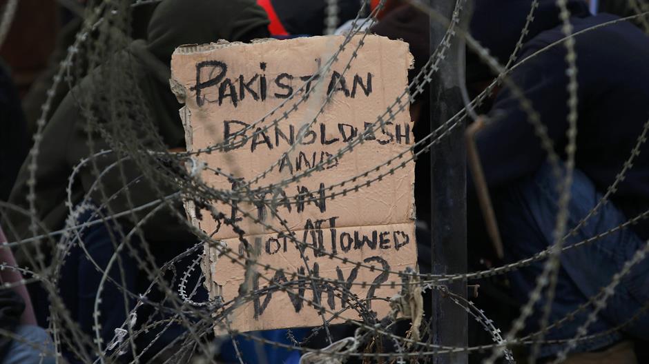 2015-11-21T075256Z_376421529_LR2EBBL0LVX05_RTRMADP_3_EUROPE-MIGRANTS-BALKANS