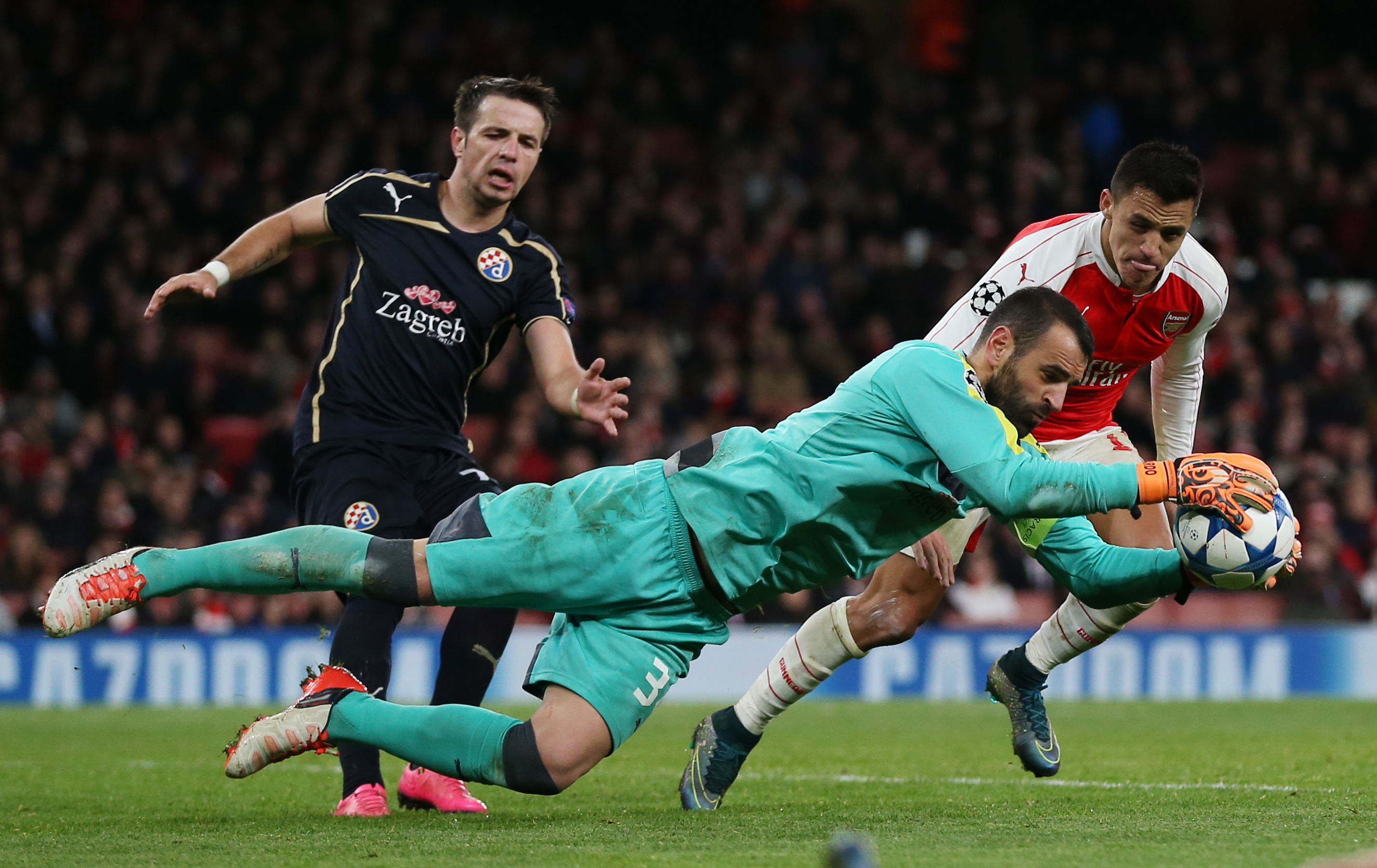 2015-11-24T212711Z_91402031_MT1ACI14198593_RTRMADP_3_SOC