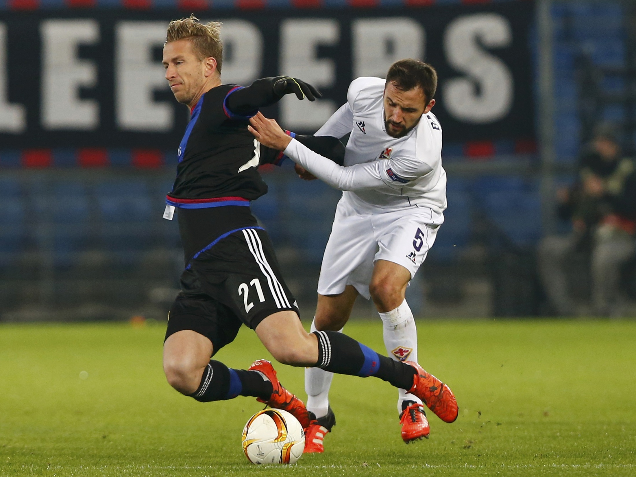 2015-11-26T182259Z_1235383052_LR1EBBQ1F21HP_RTRMADP_3_SOCCER-EUROPA-BAS-FIO