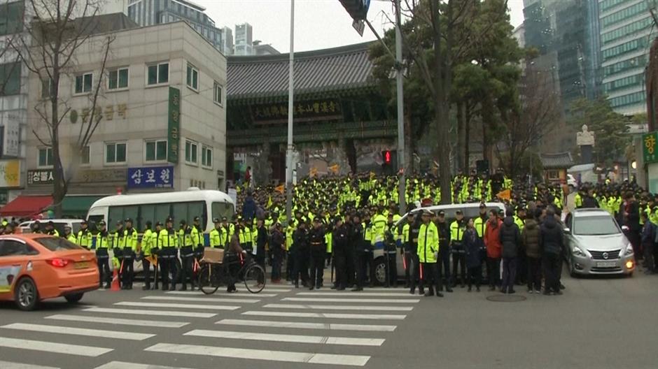 2015-12-10T044604Z_1_LWD000YXRK5L1_RTRWNEV_C_4102-SOUTHKOREA-LABOUR.Still001