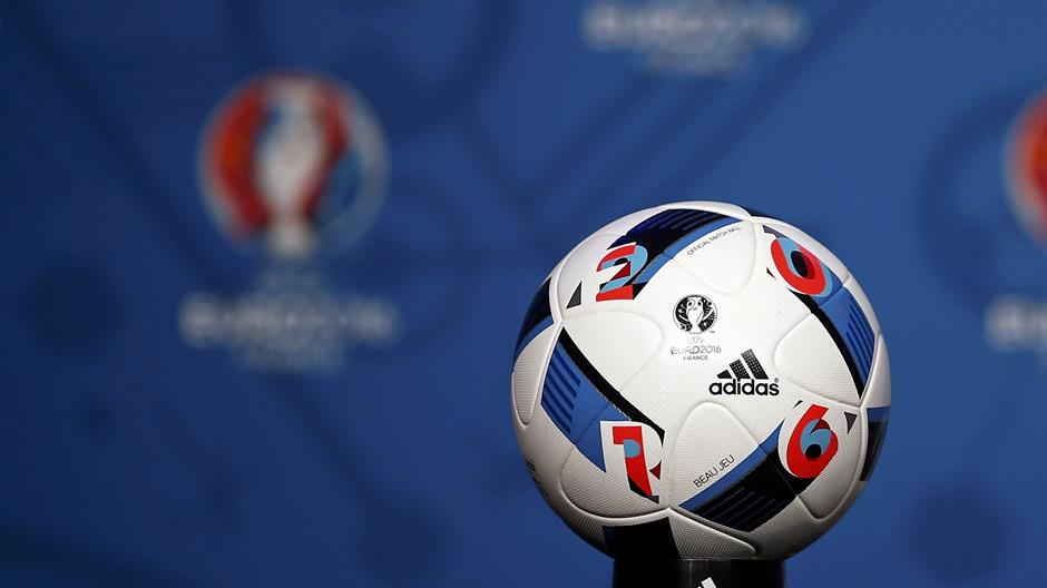 2015-12-11T152756Z_1085104106_LR1EBCB16Y90U_RTRMADP_3_SOCCER-EURO