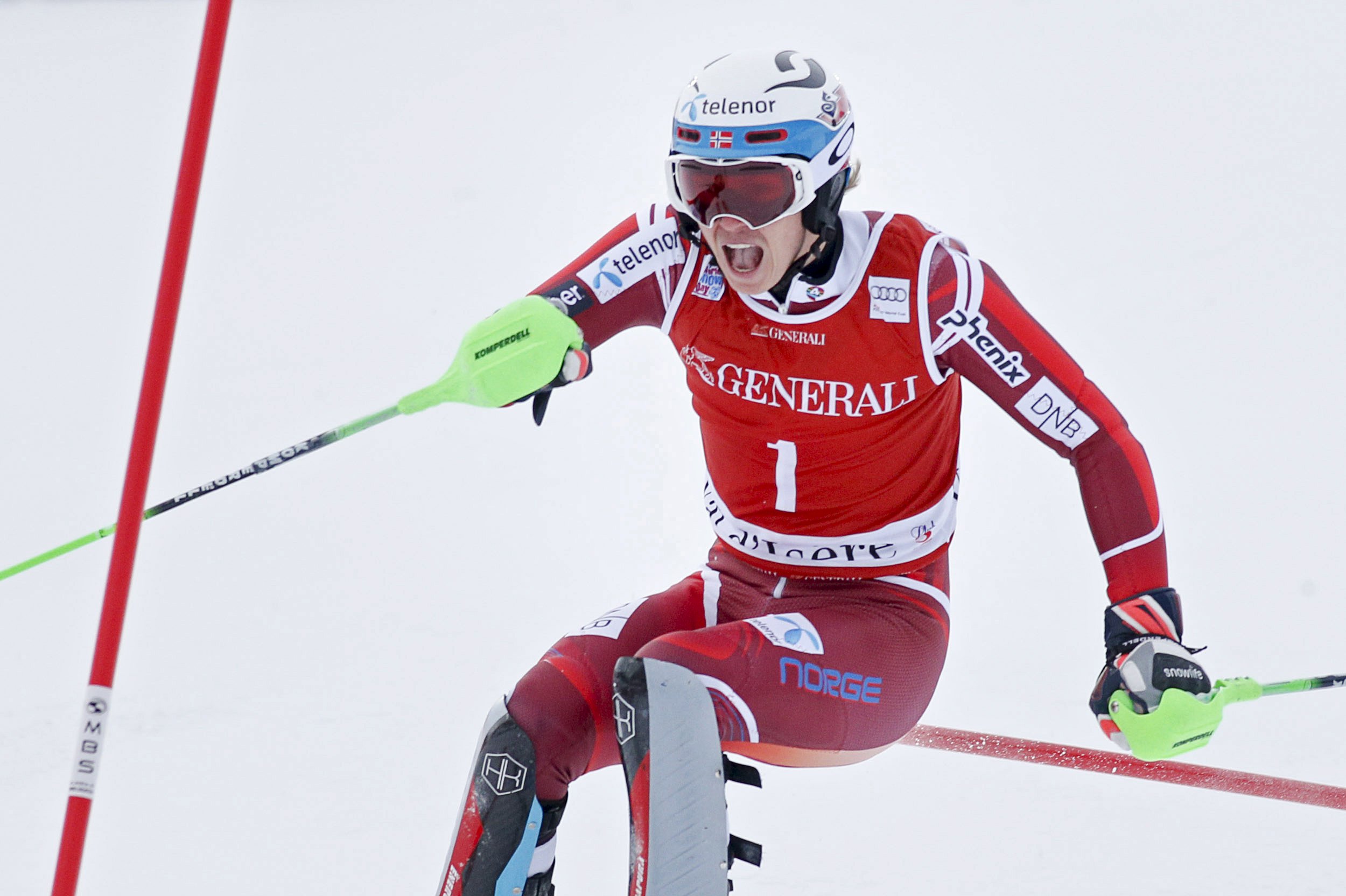 2015-12-13T095356Z_626172995_GF10000264309_RTRMADP_3_ALPINE-SKIING-MEN-VAL-D-ISERE