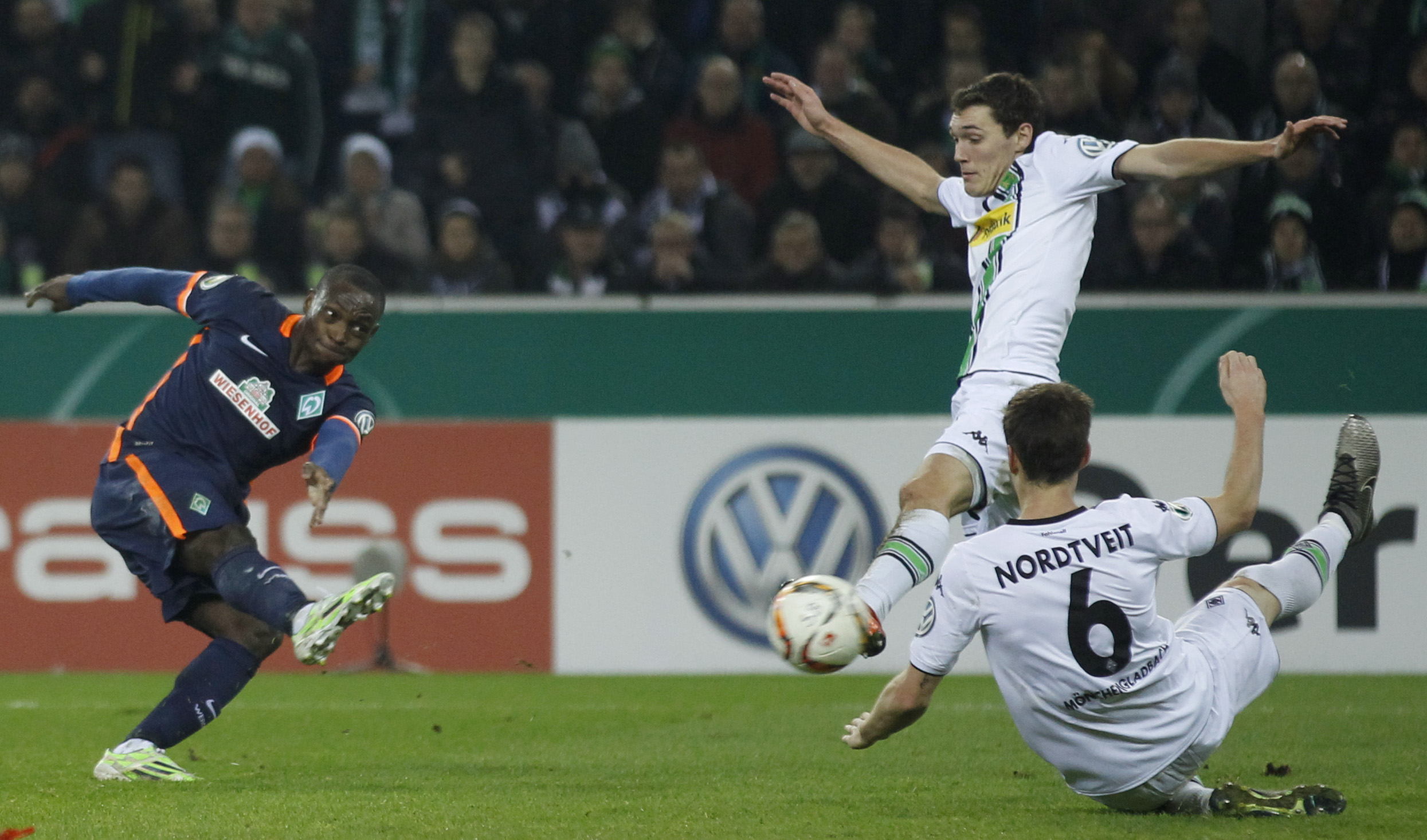 2015-12-15T201243Z_330006828_LR2EBCF1K4XBR_RTRMADP_3_SOCCER-GERMANY-CUP