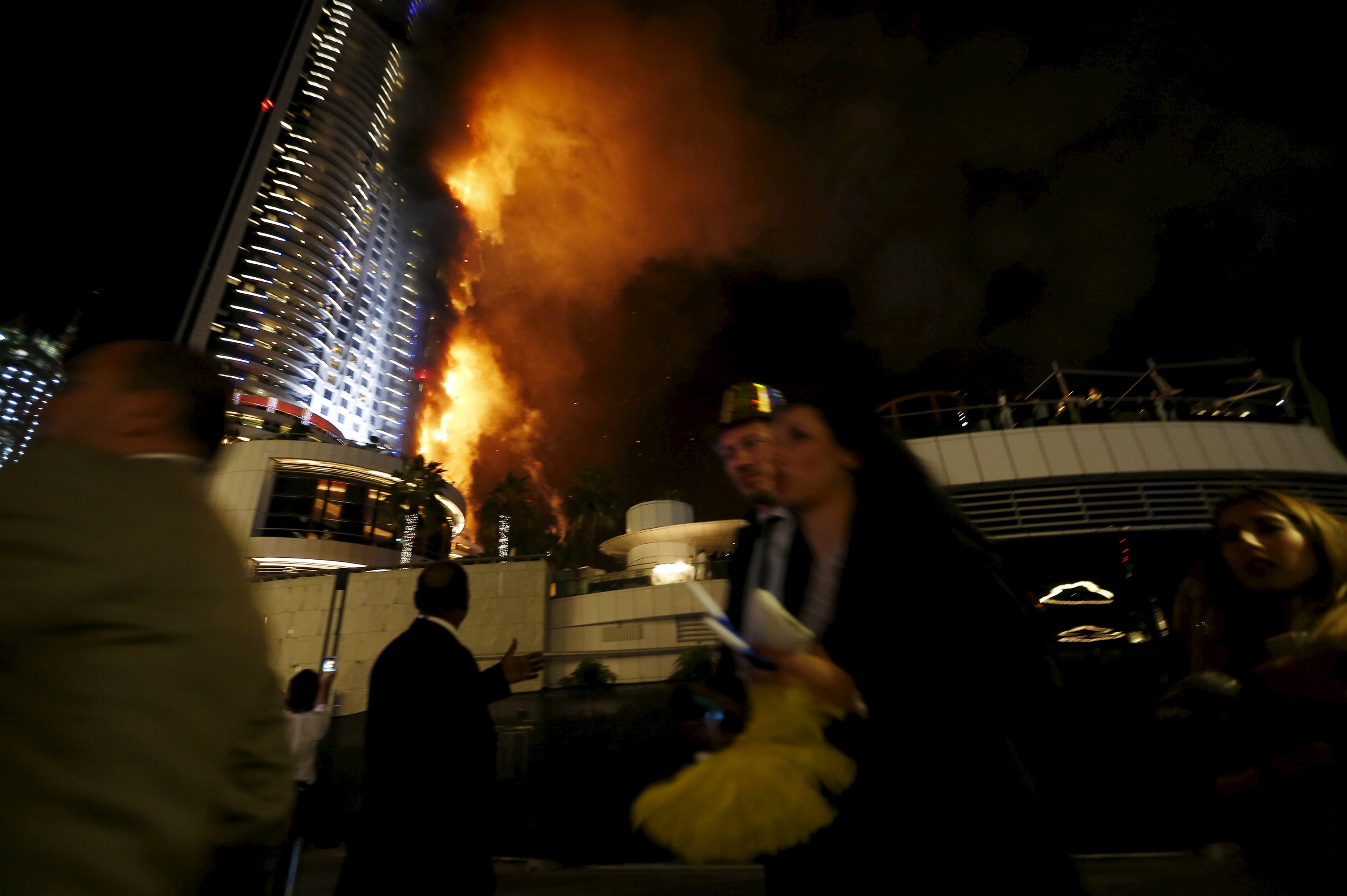 2015-12-31T181719Z_929391771_GF10000279718_RTRMADP_3_EMIRATES-DUBAI-FIRE