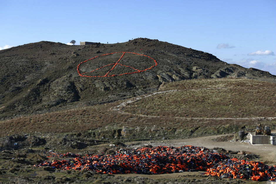 2016-01-01T154818Z_1408087657_GF10000280473_RTRMADP_3_EUROPE-MIGRANTS-GREECE