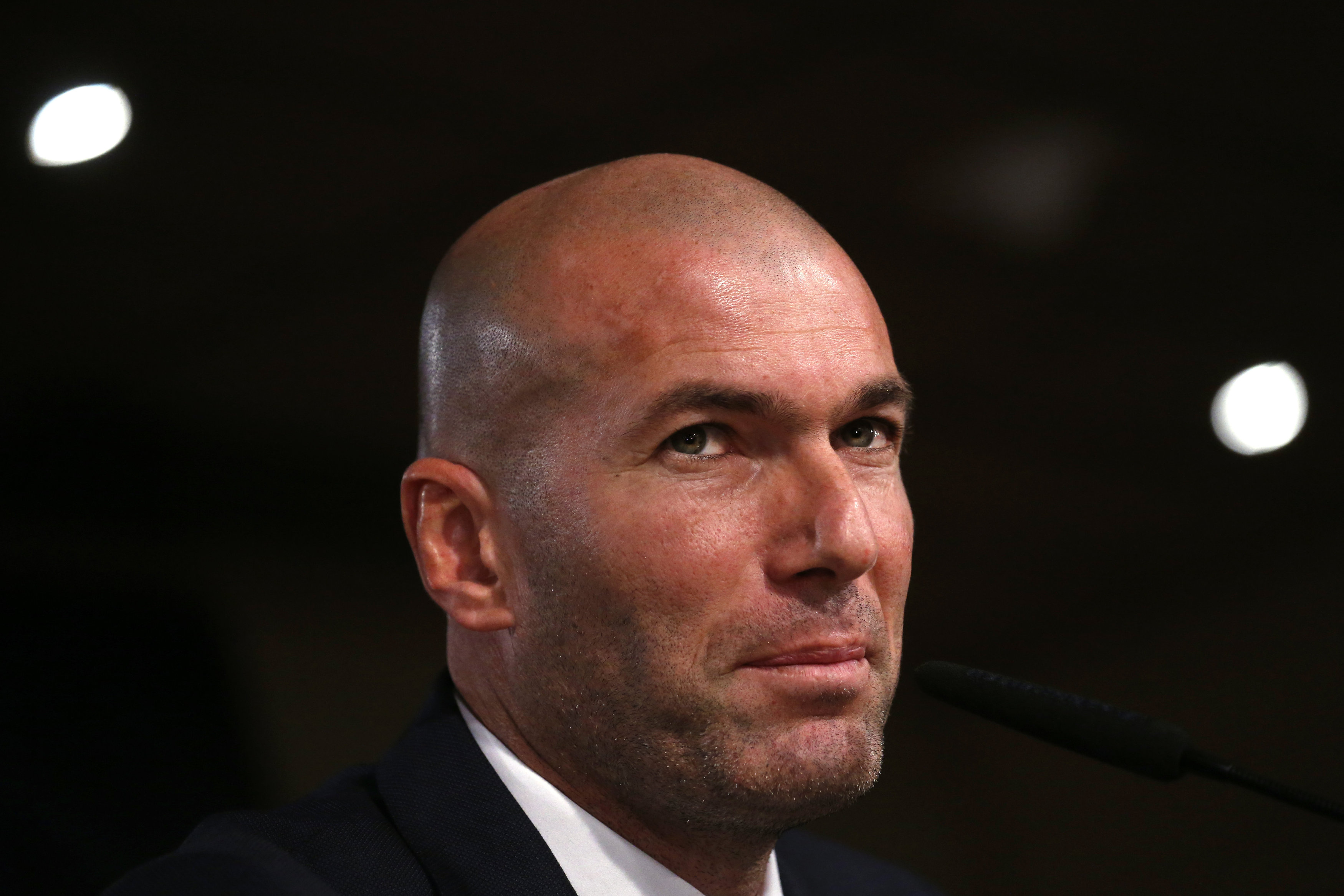 2016-01-05T135645Z_156041961_D1BESFKUGRAA_RTRMADP_3_SOCCER-SPAIN-REAL-ZIDANE