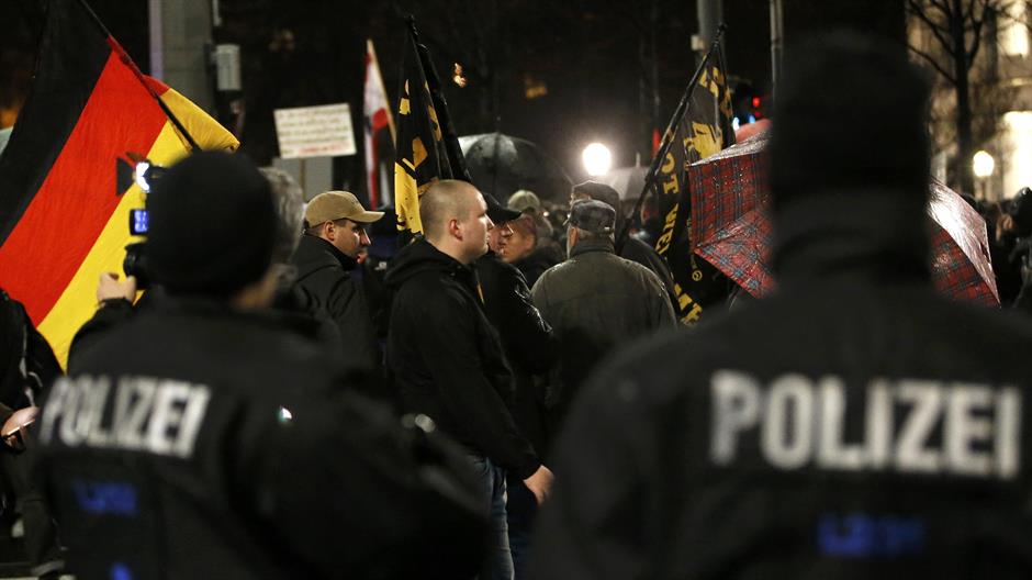 2016-01-11T182223Z_1344493218_LR2EC1B1F11TN_RTRMADP_3_GERMANY-ASSAULTS-PROTESTS