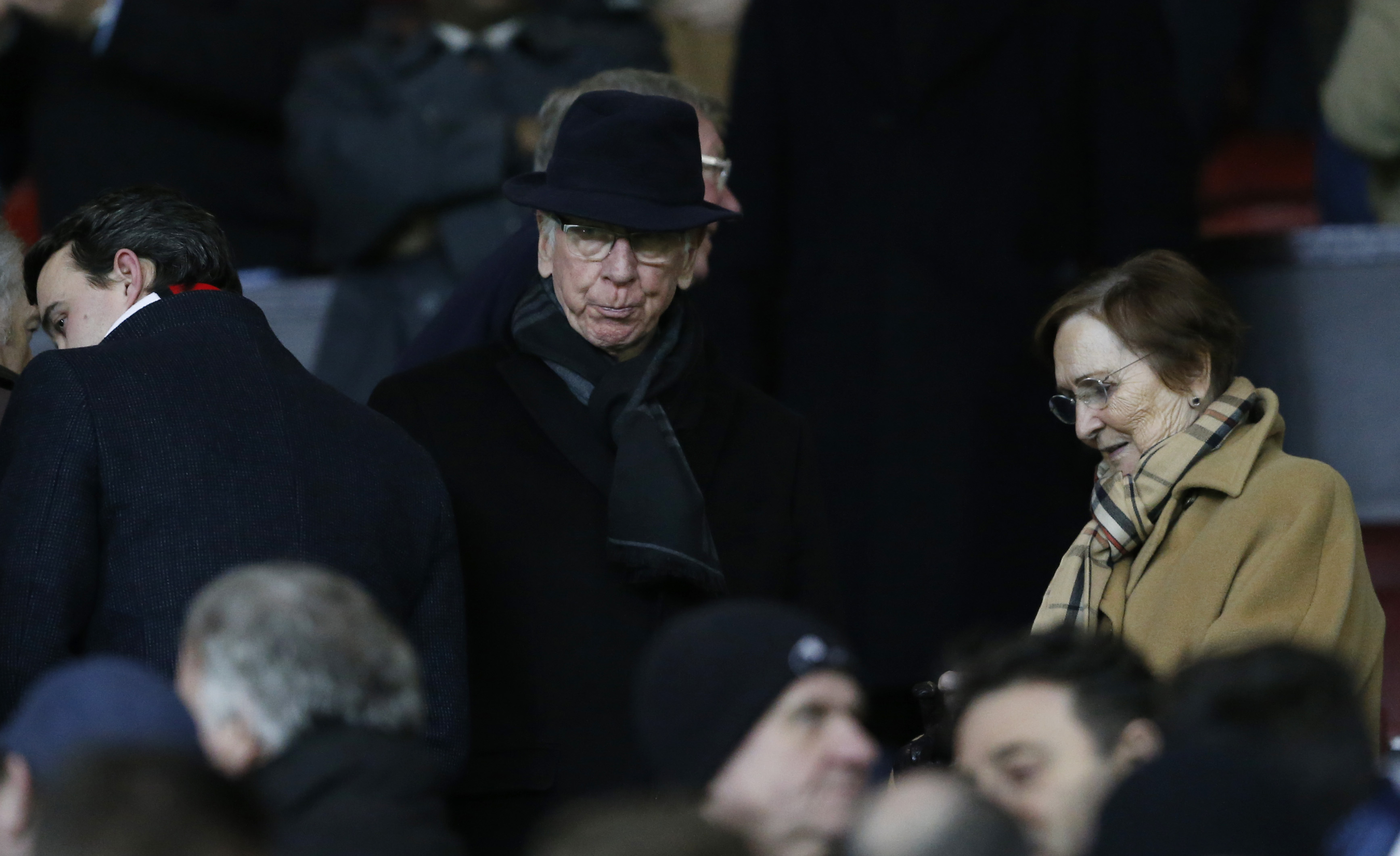 2016-02-02T200606Z_97445166_MT1ACI14266211_RTRMADP_3_SOCCER-ENGLAND-MUN-STK