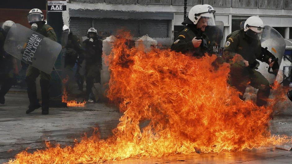 2016-02-04T121605Z_1022448517_LR1EC240Y2ITS_RTRMADP_3_EUROZONE-GREECE-CLASHES