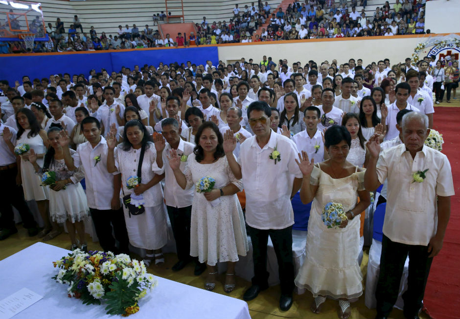 2016-02-12T054754Z_499325715_GF10000305642_RTRMADP_3_VALENTINES-DAY-PHILIPPINES