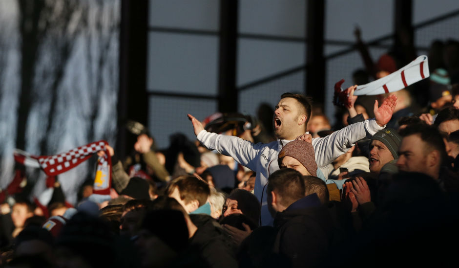 2016-02-14T155534Z_98466934_MT1ACI14277699_RTRMADP_3_SOCCER-ENGLAND-AVL-LIV