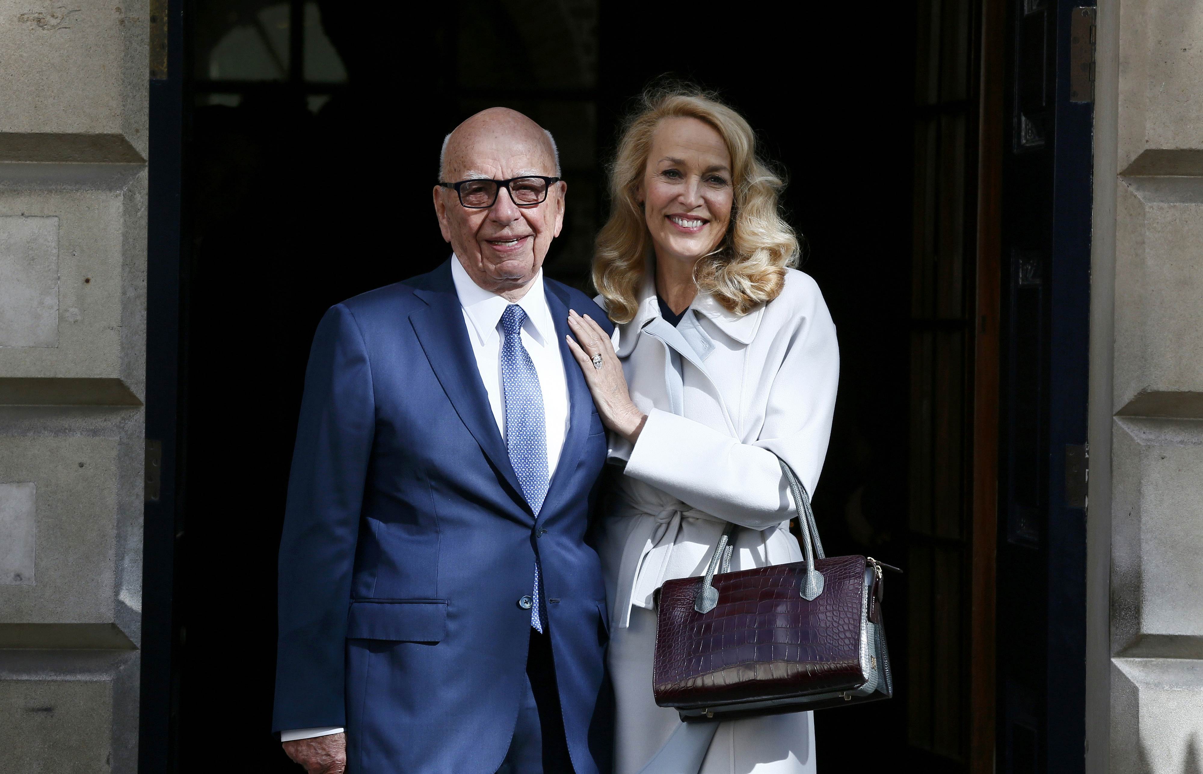 2016-03-04T133442Z_1571379821_LR1EC3411PJ3O_RTRMADP_3_BRITAIN-MURDOCH