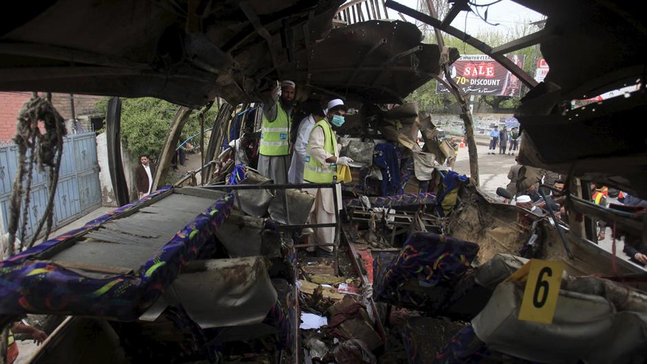 2016-03-16T060119Z_1548510708_GF10000347145_RTRMADP_3_PAKISTAN-BUSBLAST