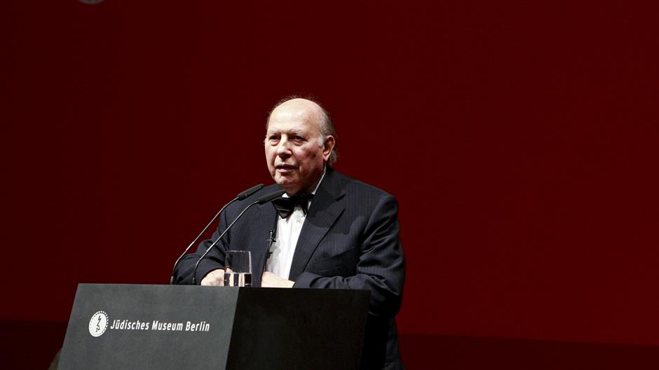 2016-03-31T073211Z_1102667814_GF10000366664_RTRMADP_3_HUNGARY-KERTESZ