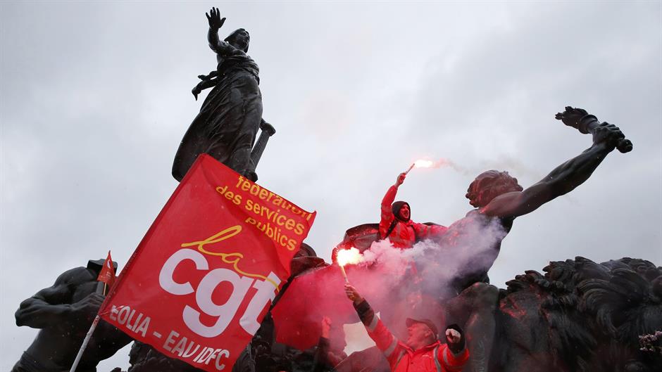 2016-03-31T160832Z_1909324313_LR1EC3V18TWWN_RTRMADP_3_FRANCE-PROTESTS