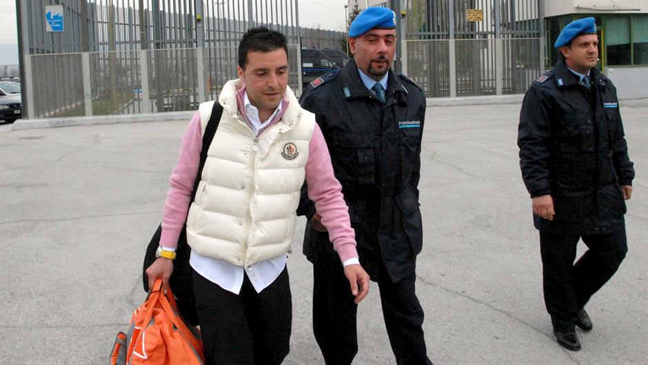 2016-04-07T120304Z_555725310_GF10000374418_RTRMADP_3_ITALY-MAFIA