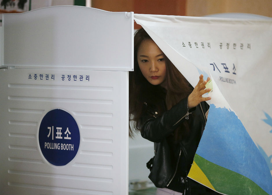 2016-04-13T051620Z_48654873_GF10000380700_RTRMADP_3_SOUTHKOREA-ELECTION
