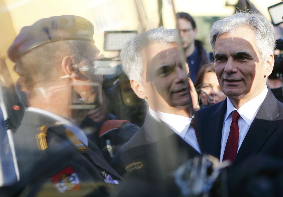 2016-04-13T093526Z_154013642_TB3EC4D0QMS23_RTRMADP_3_AUSTRIA-POLITICS