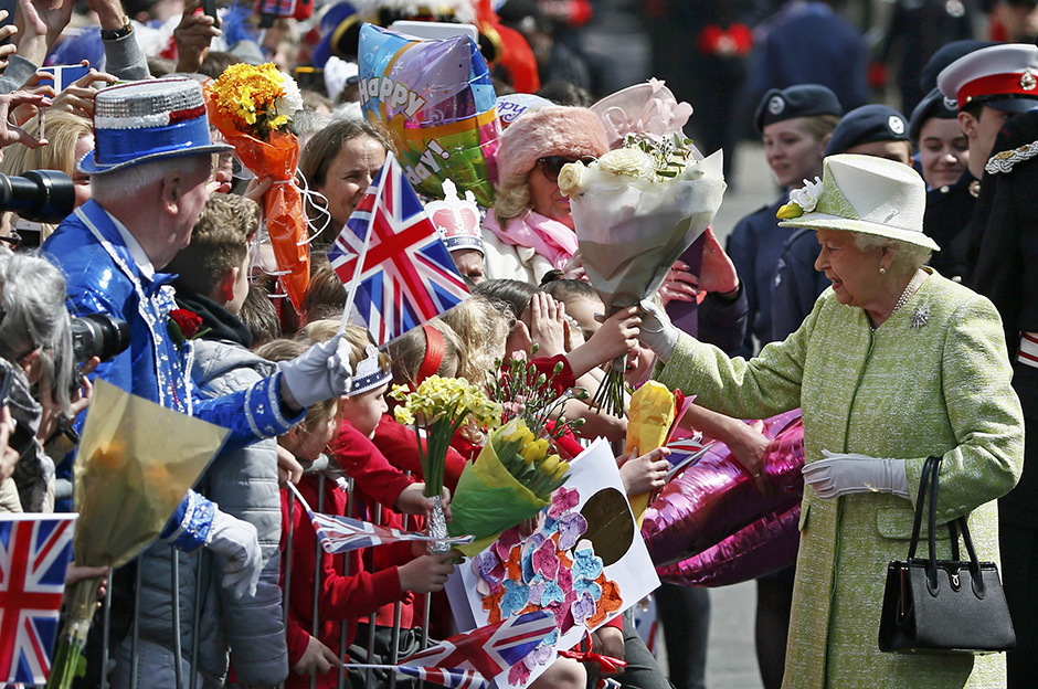 2016-04-21T112424Z_2081658059_LR1EC4L0VODAD_RTRMADP_3_BRITAIN-ROYALS-QUEEN