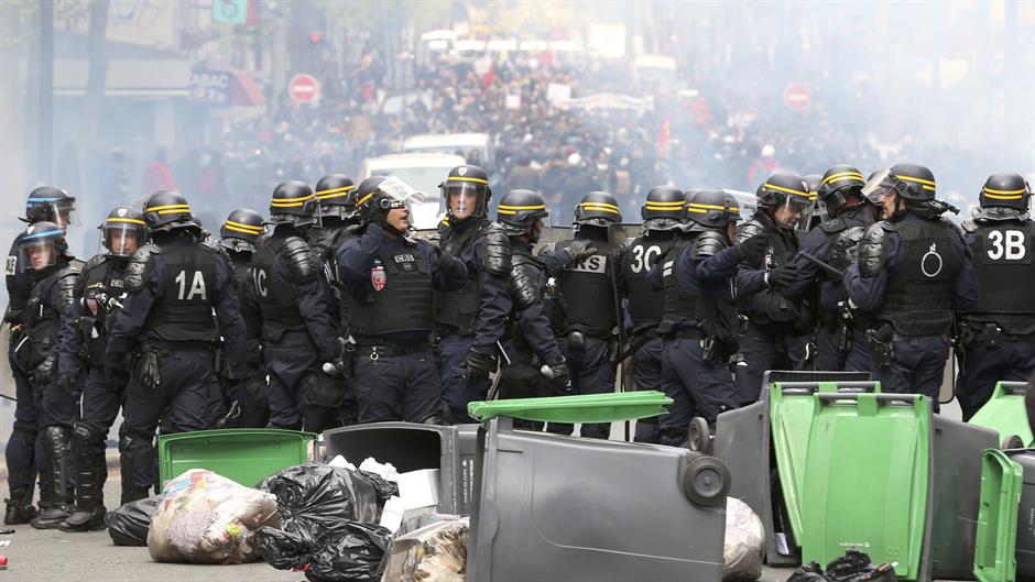 2016-04-28T144240Z_822858178_LR1EC4S14UT4G_RTRMADP_3_FRANCE-PROTESTS