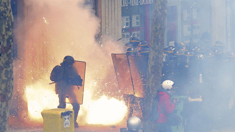 2016-04-28T151641Z_1627962542_LR1EC4S16FI58_RTRMADP_3_FRANCE-PROTESTS