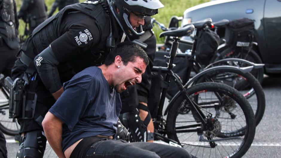 2016-05-02T060642Z_1215032001_S1BETBRGFAAA_RTRMADP_3_SEATTLE-MAYDAY-PROTESTS