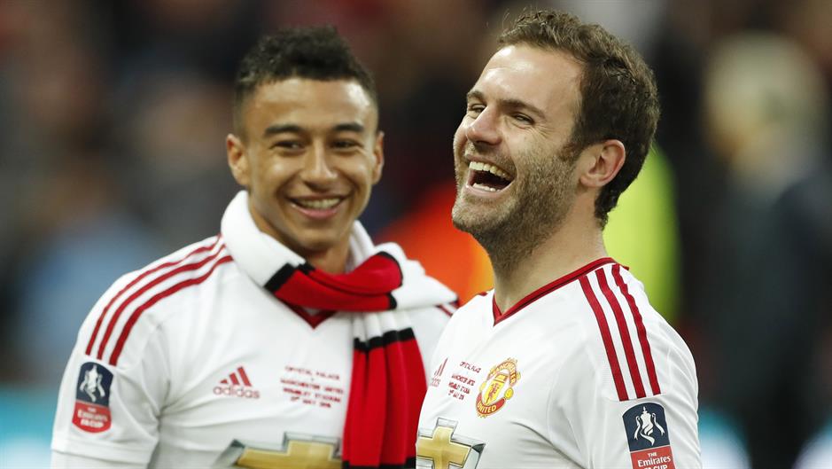 2016-05-21T195428Z_106862068_MT1ACI14396637_RTRMADP_3_SOCCER-ENGLAND-CRY-MUNFACUPFINAL