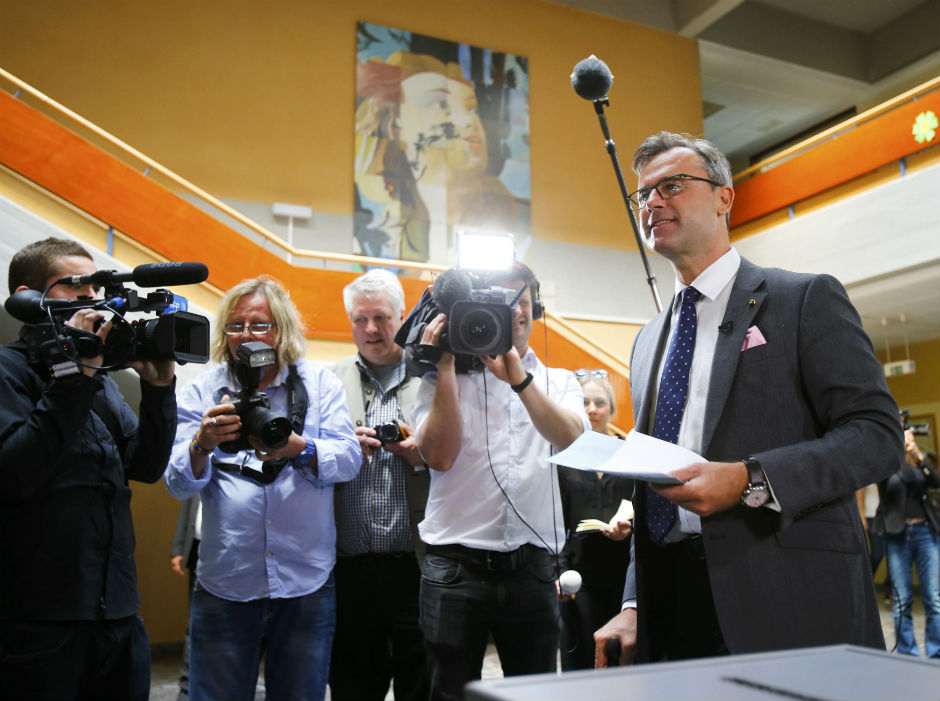 2016-05-22T084504Z_1622986671_LR1EC5M0OAU0D_RTRMADP_3_AUSTRIA-ELECTION
