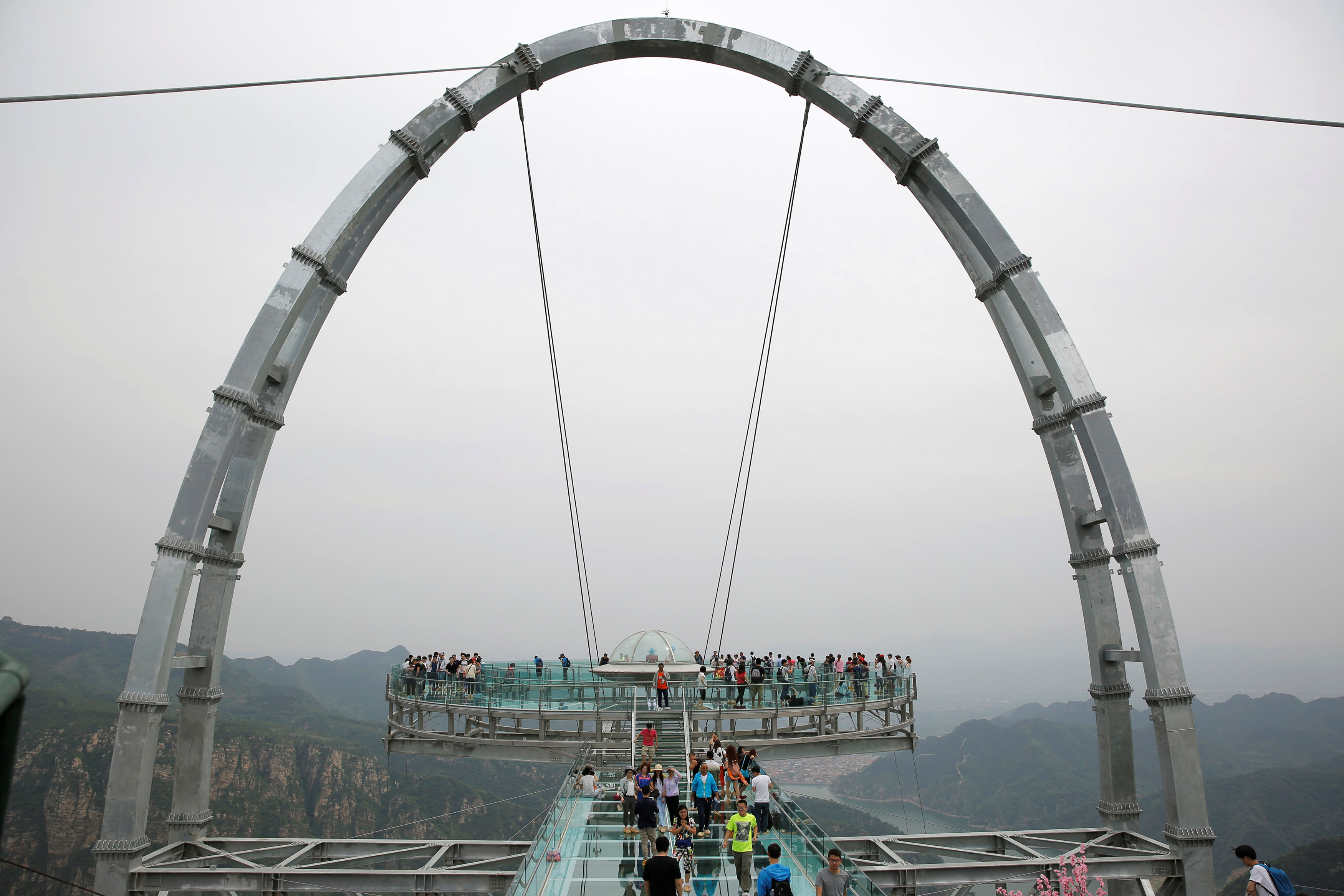 2016-05-27T113825Z_580021856_S1BETGLGXLAB_RTRMADP_3_CHINA-GLASSPLATFORM