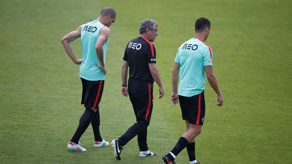 2016-06-06T110137Z_1047524996_S1AETIIHTHAA_RTRMADP_3_SOCCER-EURO