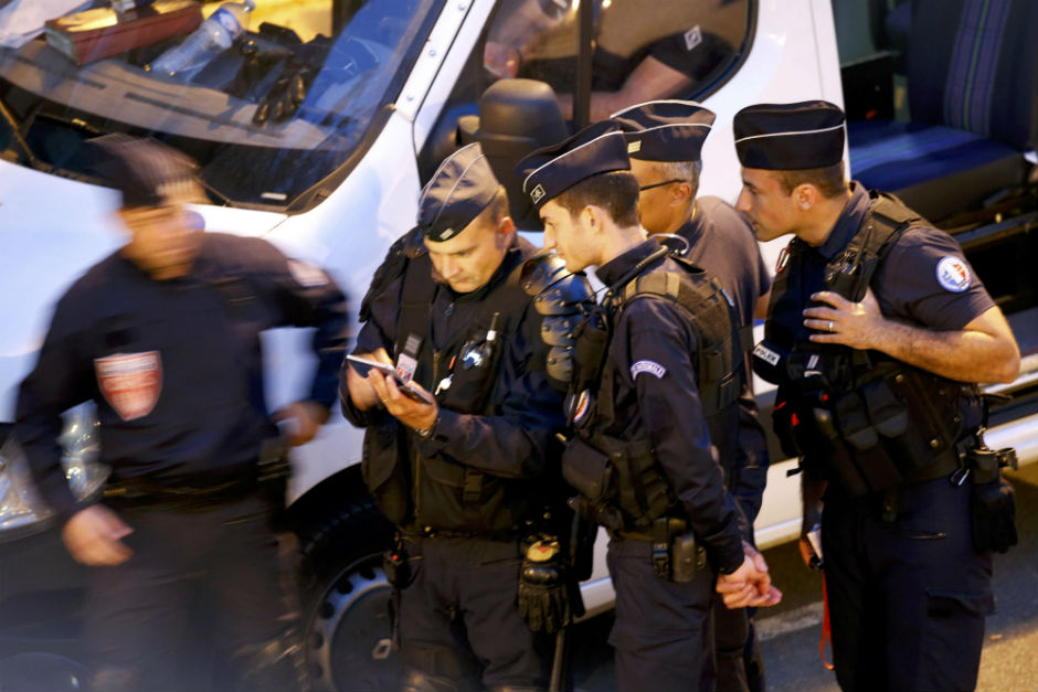 2016-06-10T203800Z_1547840644_LR1EC6A1LB19U_RTRMADP_3_SOCCER-EURO-FANS