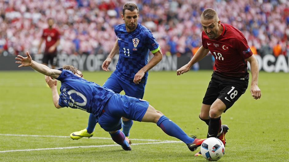 2016-06-12T143943Z_108743983_MT1ACI14434012_RTRMADP_3_SOCCER-EURO-TUR-CRO