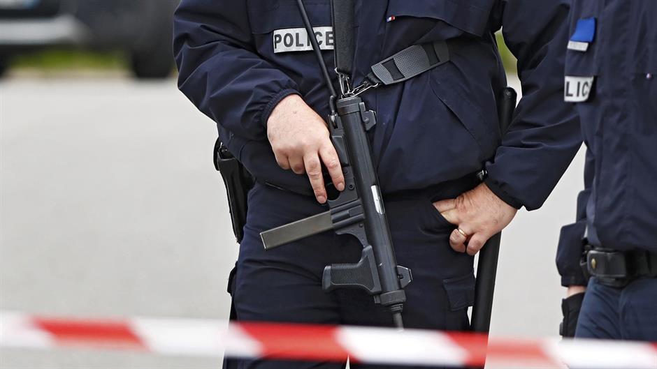 2016-06-14T082333Z_784662820_LR1EC6E0NAZS6_RTRMADP_3_FRANCE-CRIME