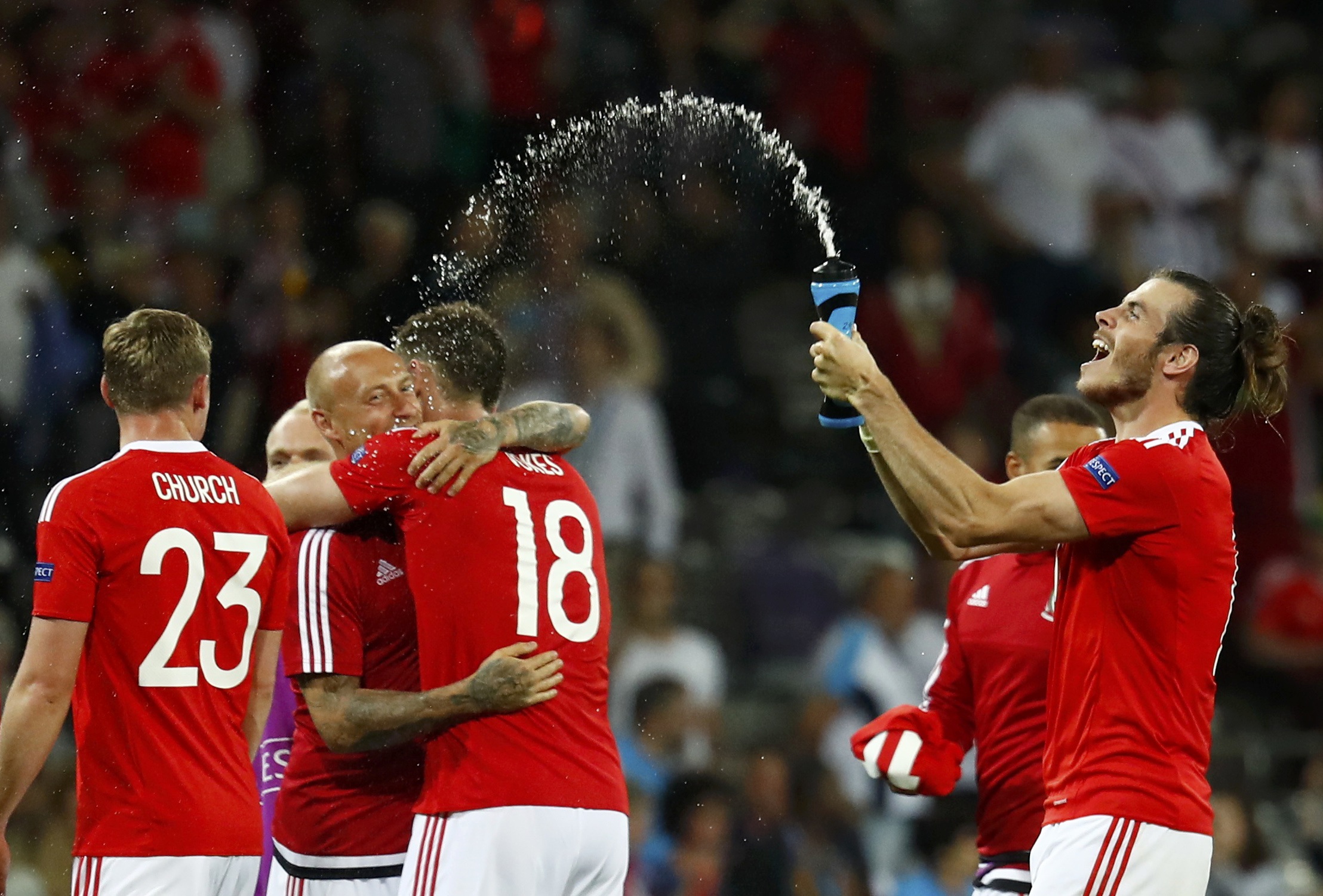 2016-06-20T205442Z_1356314323_LR1EC6K1M2WLJ_RTRMADP_3_SOCCER-EURO-RUS-WAL